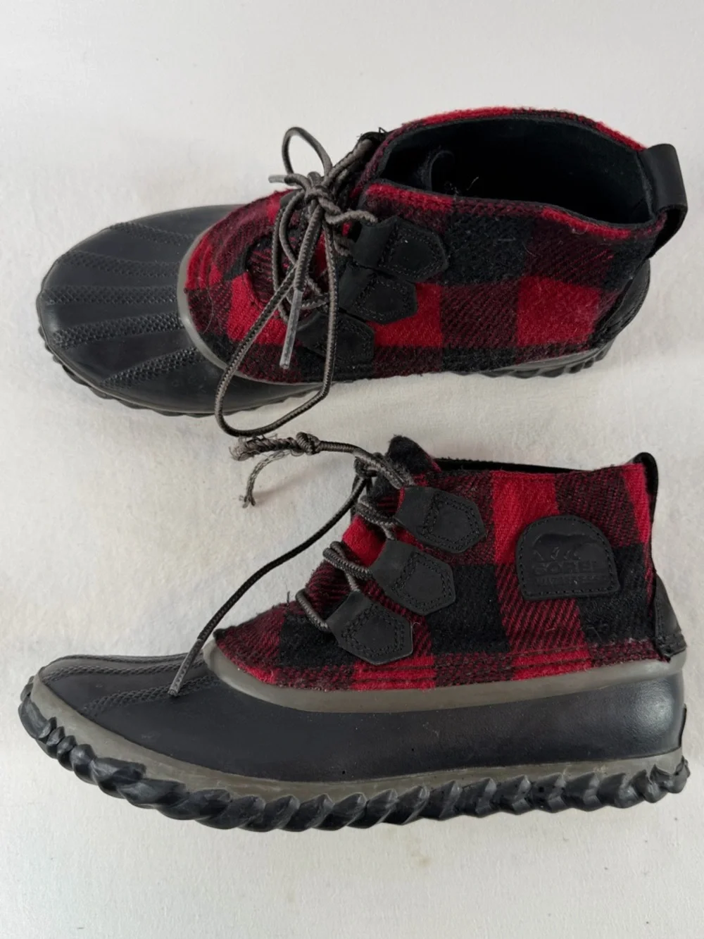 Sorel Out ‘n About Buffalo Plaid Waterproof Boots in Black Red Size‎ 6